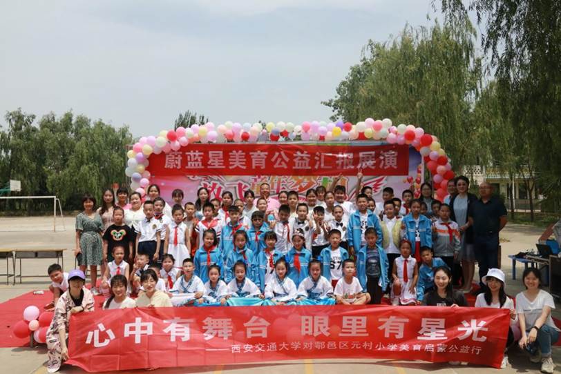 图片包含 户外, 人, 男人, 大描述已自动生成